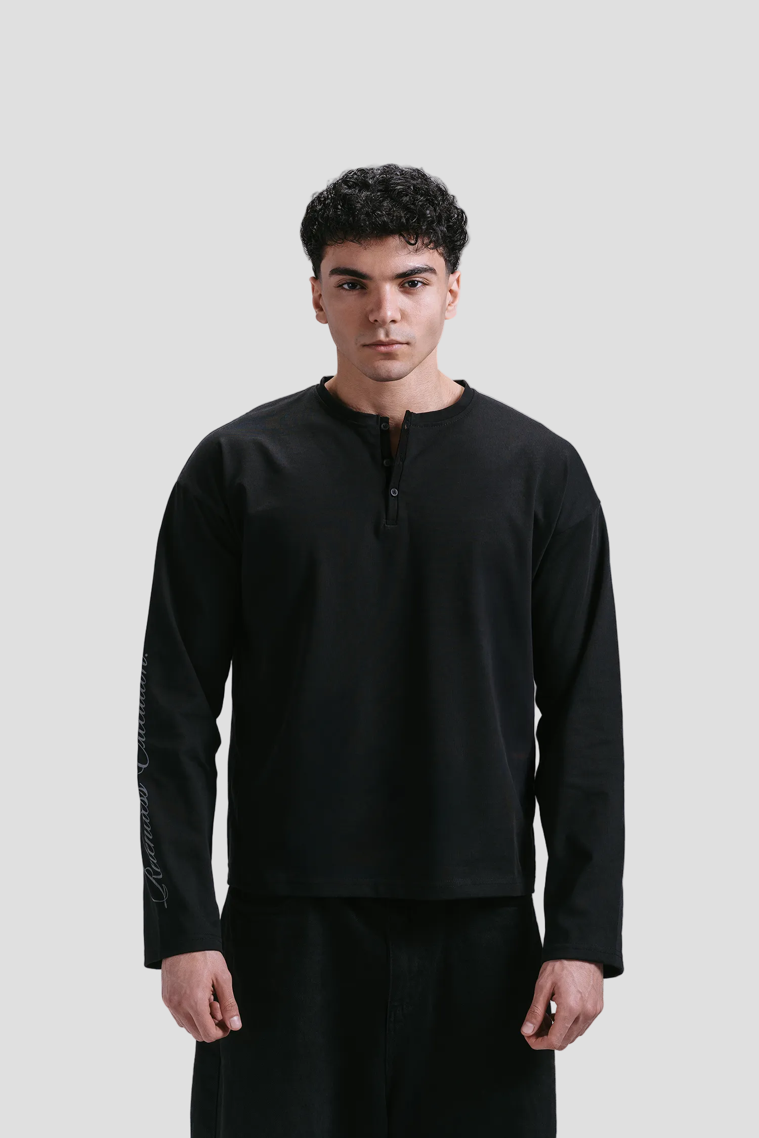 Black Henleyshirt