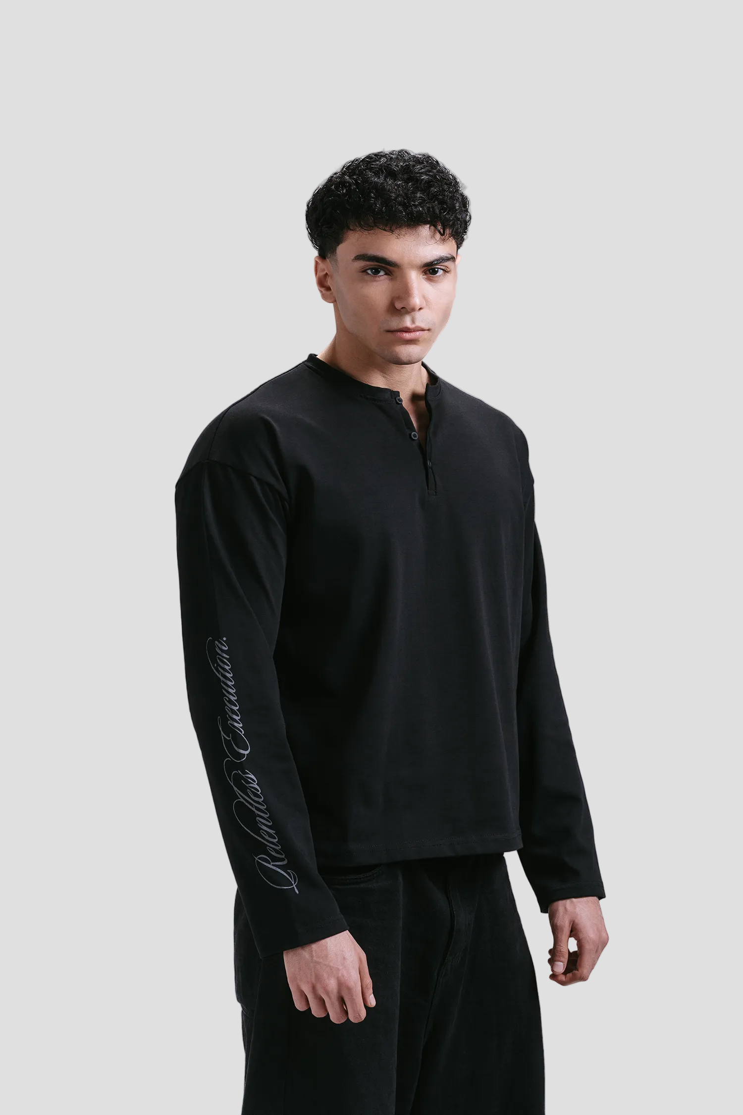 Black Henleyshirt
